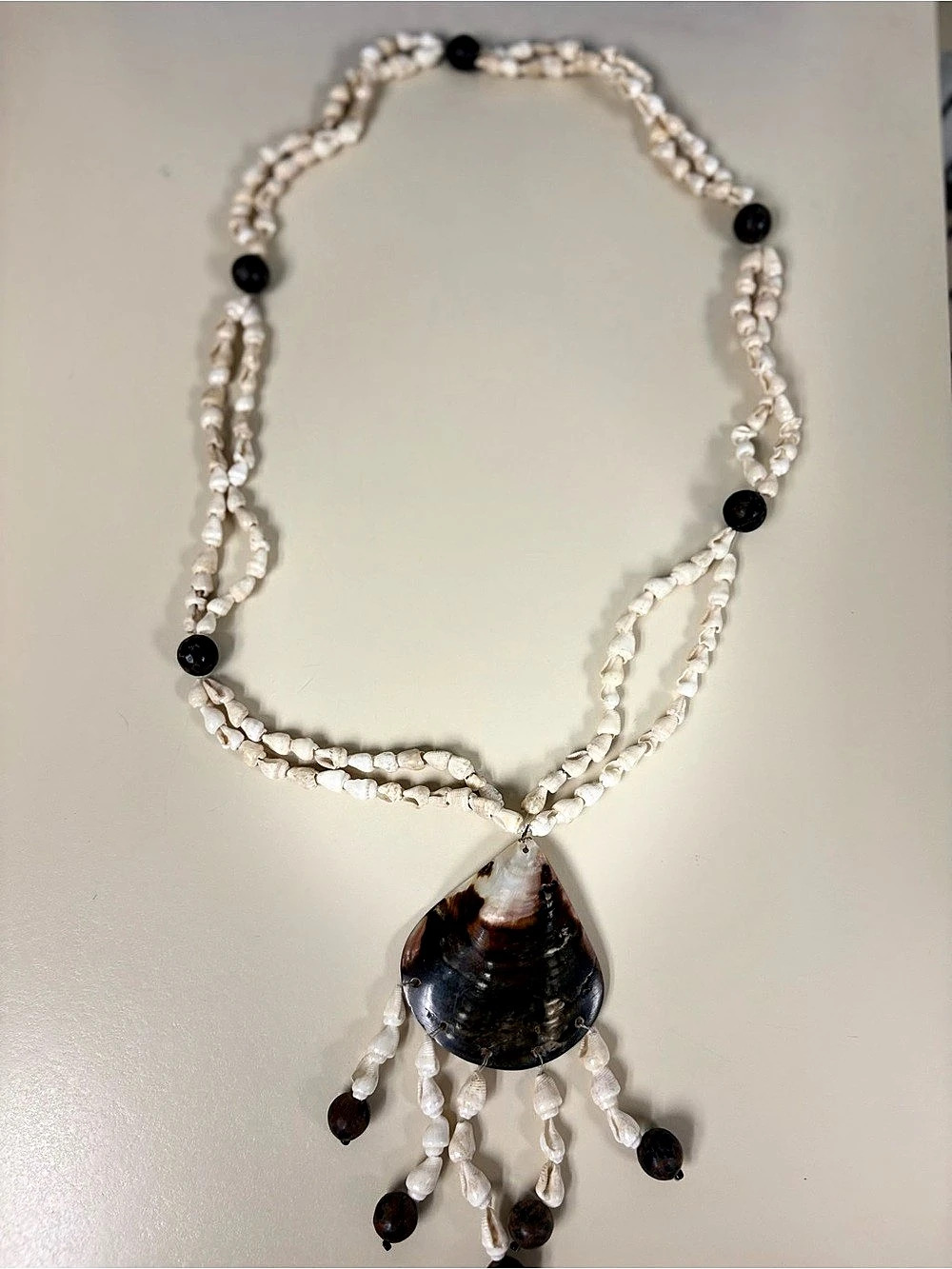 shell Bead Pendant Necklace